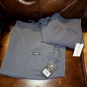 NWT Jaanuu Scrubs
